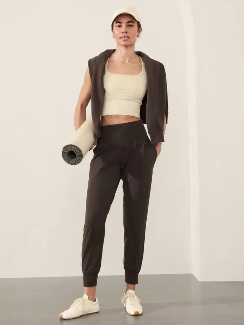 EUC Athleta Salutation High Rise Joggers in Truffle Size M